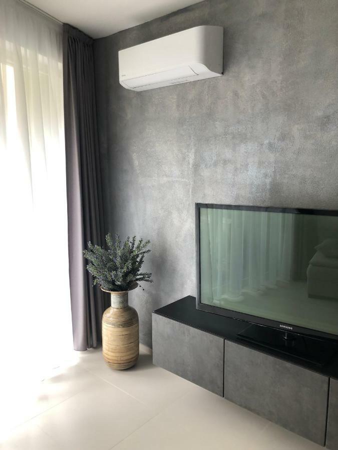 Luxury Apartment With Private Garden Prague Exterior photo