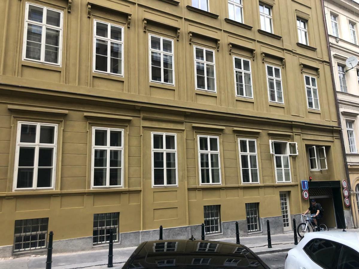 Luxury Apartment With Private Garden Prague Exterior photo